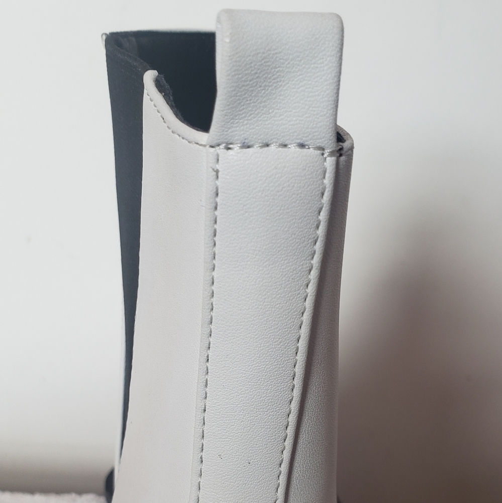 Women's Winter White and Black Boots - Picture 6 of 6
